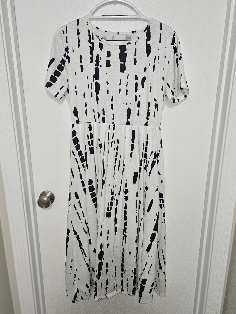Emery‎ Rose White and Black Patterned Short-Sleeve Midi Dress Size Large Summer